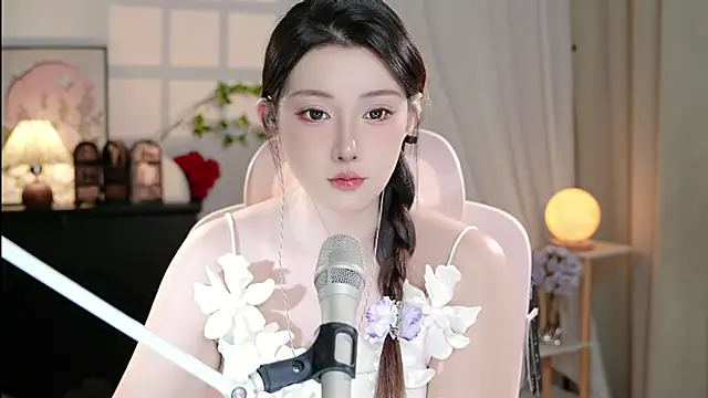 Snapshot of Dou-Dou-er chatting on October 7, 2025, 12:02 pm Dou-Dou-er online show from October 7, 2025, 12:02 pm