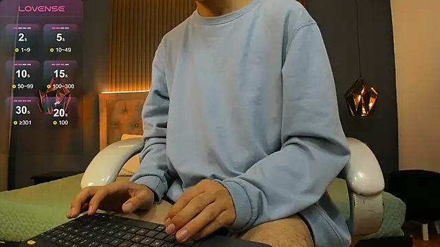 Snapshot of Cum_hunters chatting on October 9, 2025, 3:37 am Cum hunters online show from October 9, 2025, 3:37 am