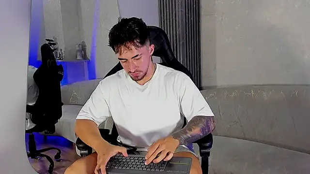 Snapshot of Brad_Summer chatting on July 2, 2026, 5:52 pm Brad Summer online show from July 2, 2026, 5:52 pm