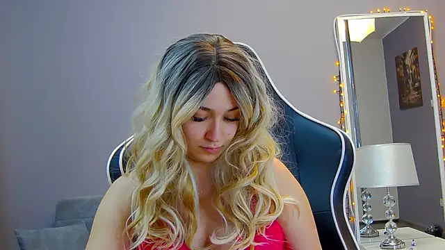 Snapshot of Eva_Lovvia_ chatting on March 3, 2025, 7:39 pm Eva Lovvia  online show from March 3, 2025, 7:39 pm