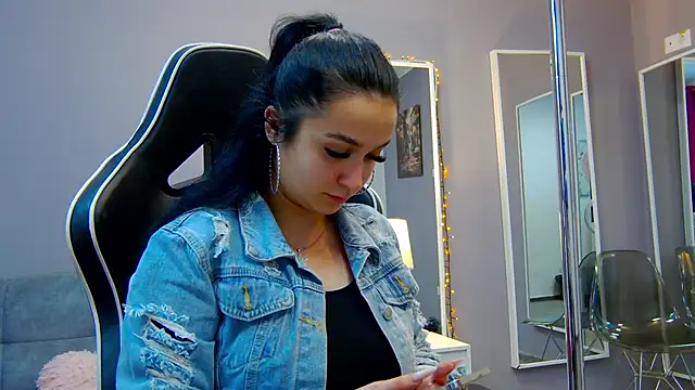 Snapshot of Eva_Lovvia_ chatting on March 4, 2025, 7:01 pm Eva Lovvia  online show from March 4, 2025, 7:01 pm