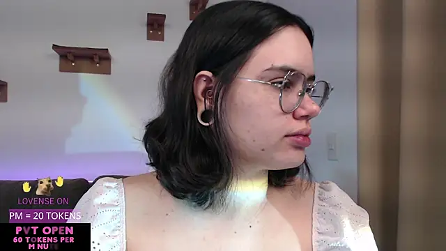 crystalll room online show from May 13, 2026, 1:47 am