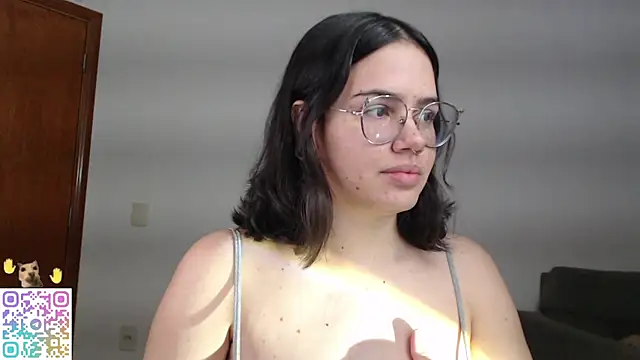 Snapshot of crystalll_room chatting on June 15, 2026, 3:09 am crystalll room online show from June 15, 2026, 3:09 am