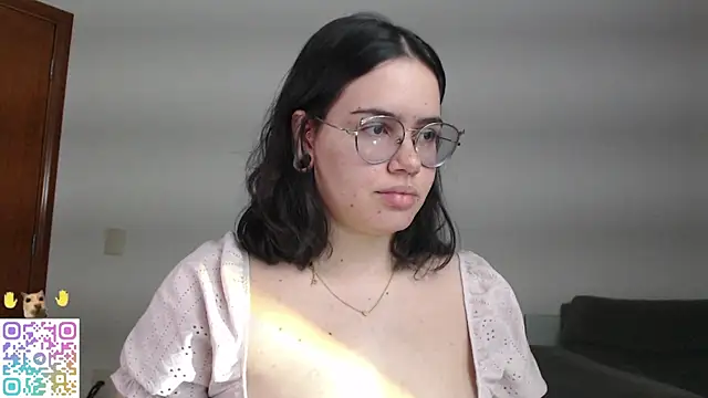 Snapshot of crystalll_room chatting on June 23, 2026, 2:53 am crystalll room online show from June 23, 2026, 2:53 am