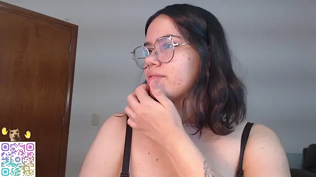 Snapshot of crystalll_room chatting on July 13, 2026, 3:31 am crystalll room online show from July 13, 2026, 3:31 am
