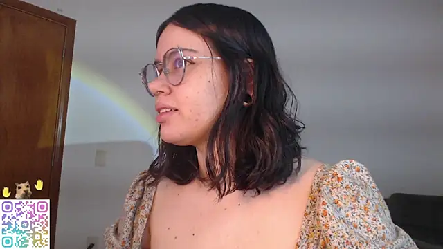 Snapshot of crystalll_room chatting on July 16, 2026, 2:28 am crystalll room online show from July 16, 2026, 2:28 am