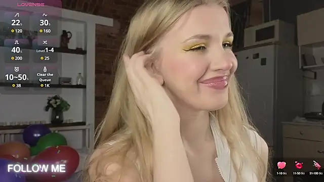 Snapshot of _TiffanyCo_ chatting on January 29, 2025, 6:22 am  TiffanyCo  online show from January 29, 2025, 6:22 am