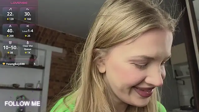 Snapshot of _TiffanyCo_ chatting on January 31, 2025, 6:35 am  TiffanyCo  online show from January 31, 2025, 6:35 am