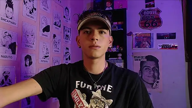 Snapshot of Mickey_Magic chatting on January 23, 2025, 6:17 am Mickey Magic online show from January 23, 2025, 6:17 am