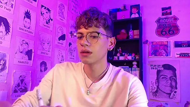 Snapshot of Mickey_Magic chatting on February 2, 2025, 8:35 am Mickey Magic online show from February 2, 2025, 8:35 am