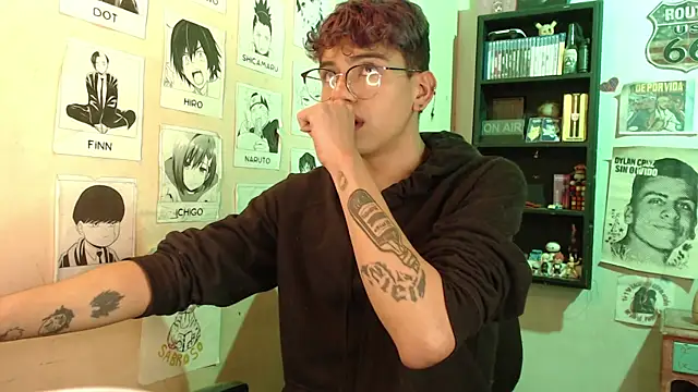 Snapshot of Mickey_Magic chatting on February 16, 2025, 10:10 am Mickey Magic online show from February 16, 2025, 10:10 am