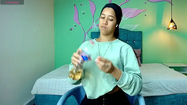 Snapshot of Connie_Bell chatting on October 20, 2025, 7:58 pm Connie Bell online show from October 20, 2025, 7:58 pm