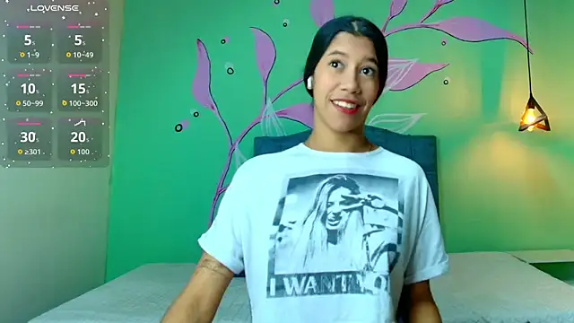 Snapshot of Connie_Bell chatting on October 21, 2025, 7:25 pm Connie Bell online show from October 21, 2025, 7:25 pm