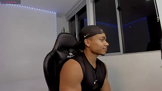 XavierColeman online show from April 30, 2026, 1:23 am