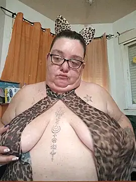 Snapshot of diosacurvy1984 chatting on February 17, 2026, 9:28 am diosacurvy1984 online show from February 17, 2026, 9:28 am