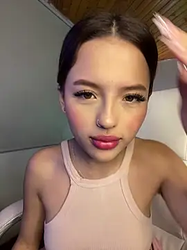 Snapshot of Sofia18_pinkk chatting on October 7, 2025, 10:29 pm Sofia18 pinkk online show from October 7, 2025, 10:29 pm
