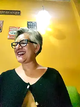 ilonna2025 online show from March 12, 2025, 4:41 am