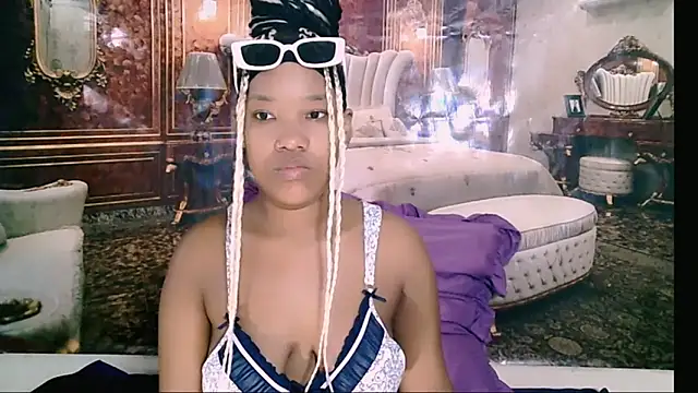 EroticSexyPrada online show from February 2, 2026, 4:44 am