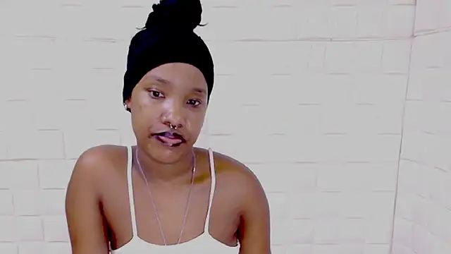 EroticSexyPrada online show from April 18, 2026, 7:58 pm