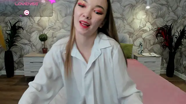 SusannJohnson online show from March 12, 2025, 2:34 pm