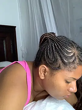 Snapshot of madell chatting on October 3, 2025, 2:30 am madell online show from October 3, 2025, 2:30 am