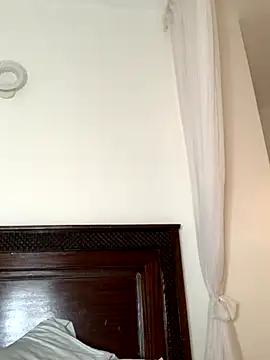 Snapshot of madell chatting on November 5, 2025, 6:35 am madell online show from November 5, 2025, 6:35 am