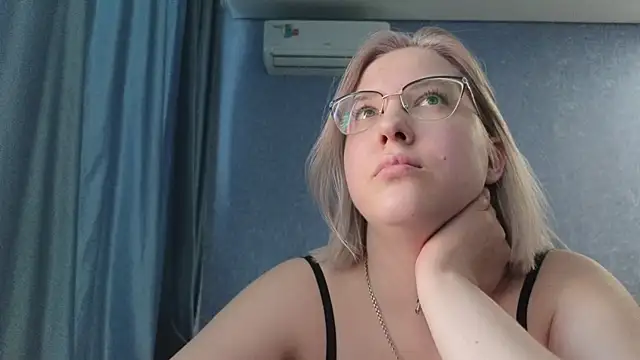 HotBrandyX online show from March 15, 2026, 11:49 am