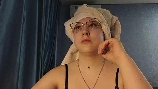 HotBrandyX online show from April 5, 2026, 12:24 pm