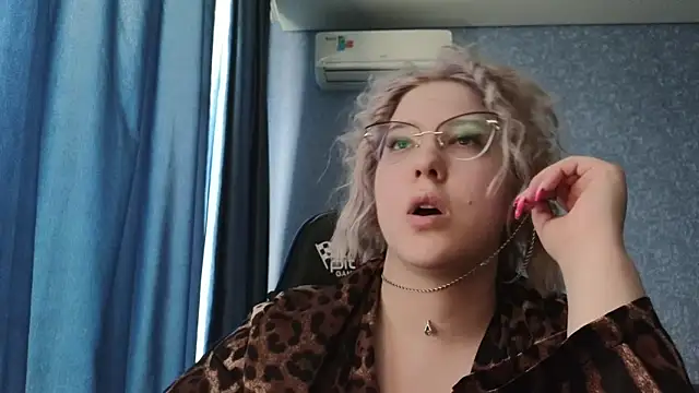 HotBrandyX online show from April 10, 2026, 8:30 am