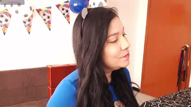 Snapshot of sharonnleon chatting on June 19, 2026, 7:06 pm sharonnleon online show from June 19, 2026, 7:06 pm