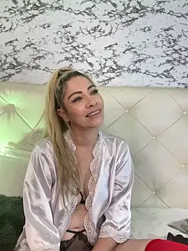 Snapshot of viktoria_davis_ chatting on February 11, 2025, 12:49 am viktoria davis online show from February 11, 2025, 12:49 am