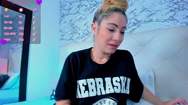 Snapshot of viktoria_davis_ chatting on February 19, 2025, 8:41 pm viktoria davis online show from February 19, 2025, 8:41 pm