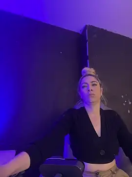 Snapshot of viktoria_davis_ chatting on March 6, 2025, 11:42 pm viktoria davis online show from March 6, 2025, 11:42 pm
