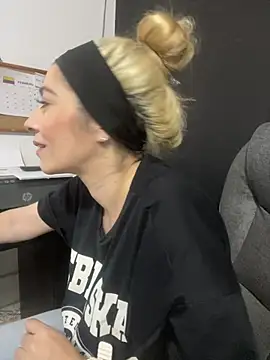 Snapshot of viktoria_davis_ chatting on March 17, 2025, 11:21 pm viktoria davis online show from March 17, 2025, 11:21 pm