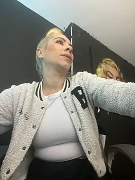 Snapshot of viktoria_davis_ chatting on October 4, 2025, 10:52 pm viktoria davis online show from October 4, 2025, 10:52 pm