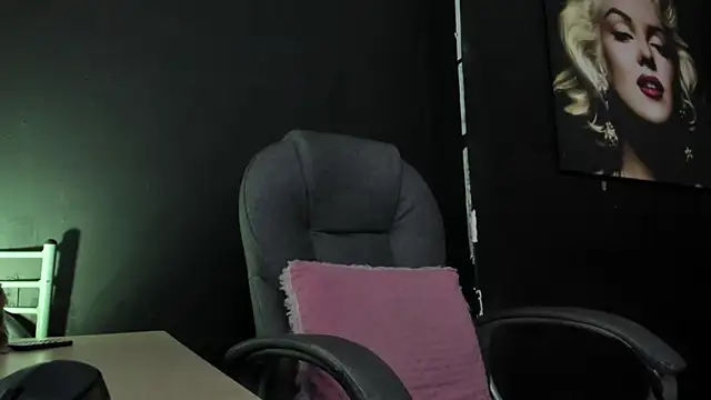 Snapshot of viktoria_davis_ chatting on October 16, 2025, 11:28 pm viktoria davis online show from October 16, 2025, 11:28 pm
