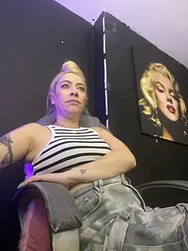 Snapshot of viktoria_davis_ chatting on October 17, 2025, 11:51 pm viktoria davis online show from October 17, 2025, 11:51 pm