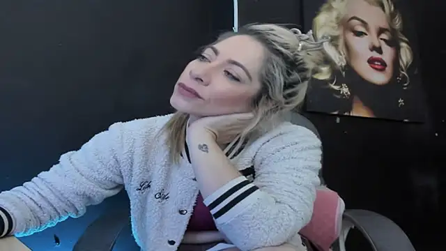 viktoria davis  online show from February 18, 2026, 11:55 pm