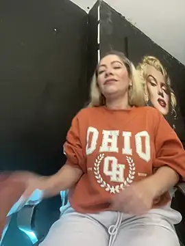 viktoria davis  online show from March 4, 2026, 10:16 pm