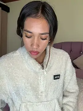 zoe storm online show from April 15, 2026, 12:39 am