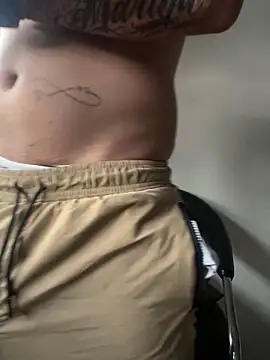 Lliam 2 online show from January 24, 2025, 10:51 pm