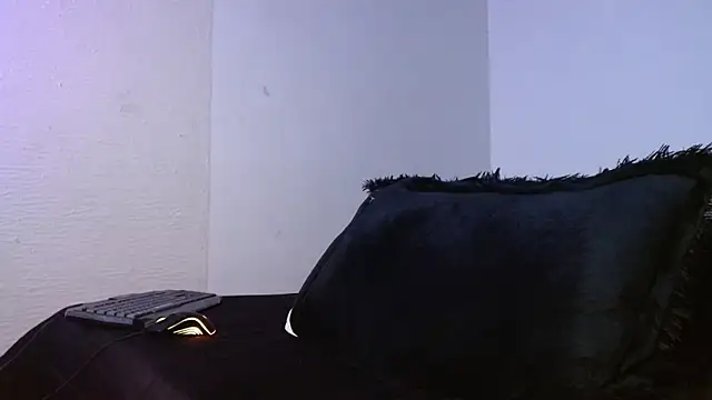 Lliam 2 online show from September 17, 2025, 5:53 am