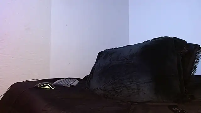 Lliam 2 online show from October 17, 2025, 3:42 am