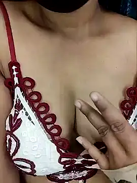 Snapshot of Love_Evaa chatting on January 31, 2025, 7:39 am Love Evaa online show from January 31, 2025, 7:39 am