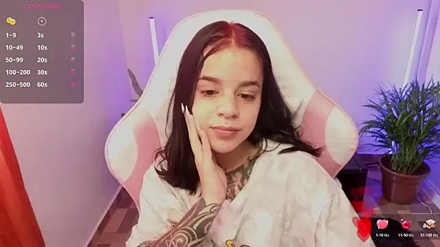 Snapshot of Nicole_Foxx_ chatting on May 12, 2026, 4:04 pm Nicole Foxx online show from May 12, 2026, 4:04 pm