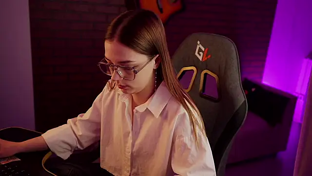 PamBeesly online show from January 26, 2025, 8:14 am