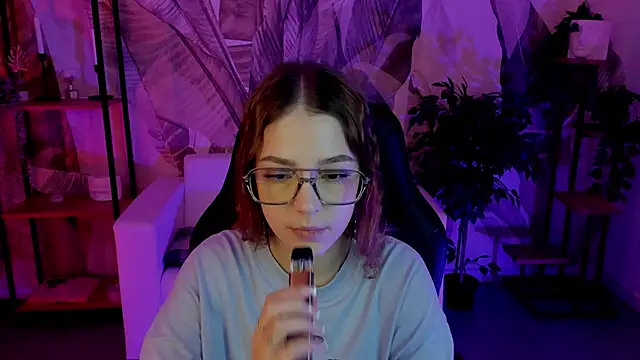 PamBeesly online show from January 28, 2025, 2:31 pm