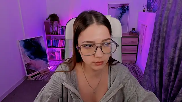 PamBeesly online show from February 26, 2025, 8:04 am