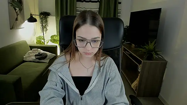 PamBeesly online show from March 19, 2025, 2:35 pm