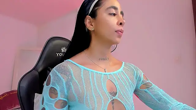 sophierooy22 online show from April 4, 2026, 5:54 pm